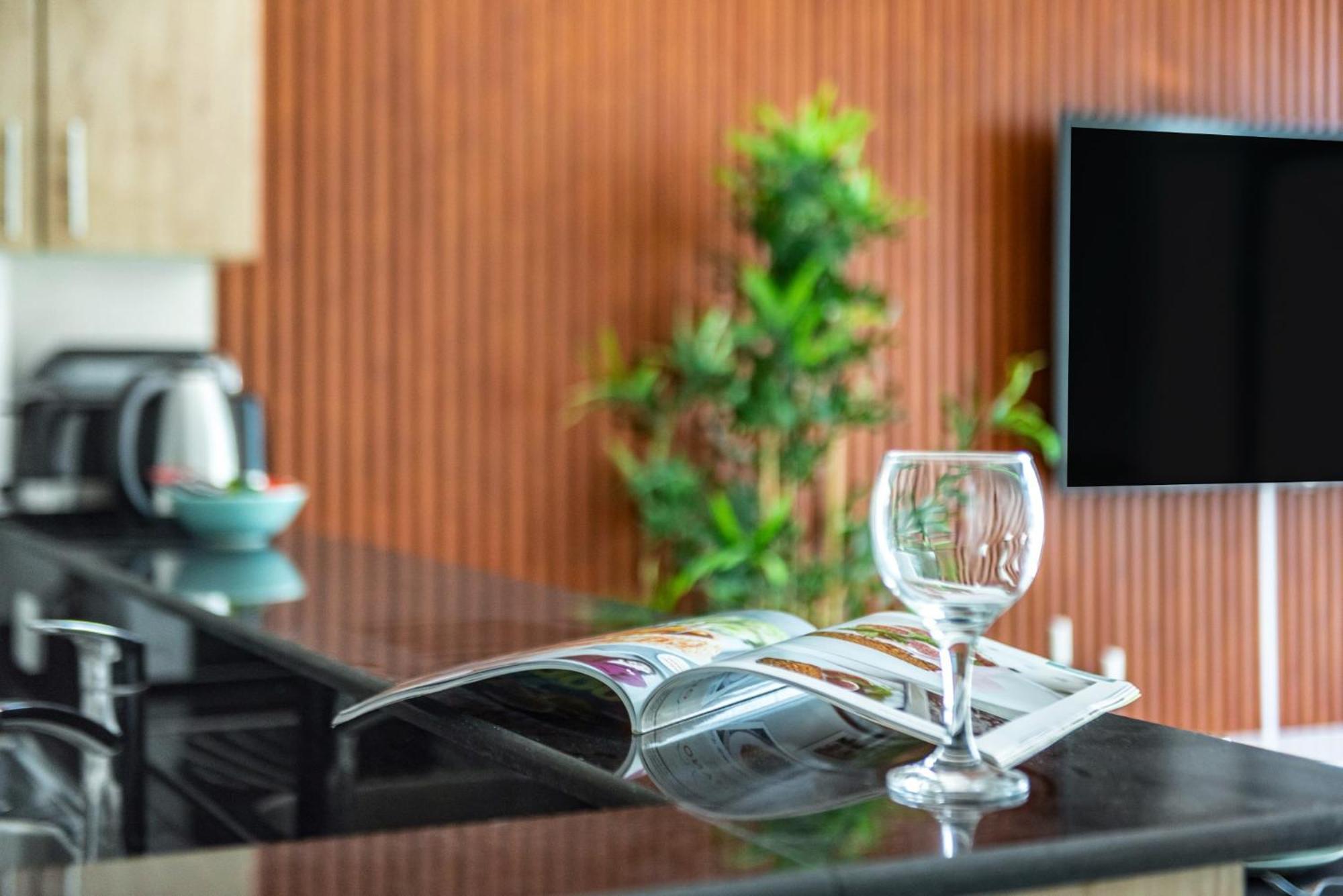 Appartamento Iconic 2Br With Marina Views Dubai Esterno foto